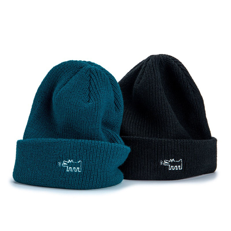 Broderet strikket hat